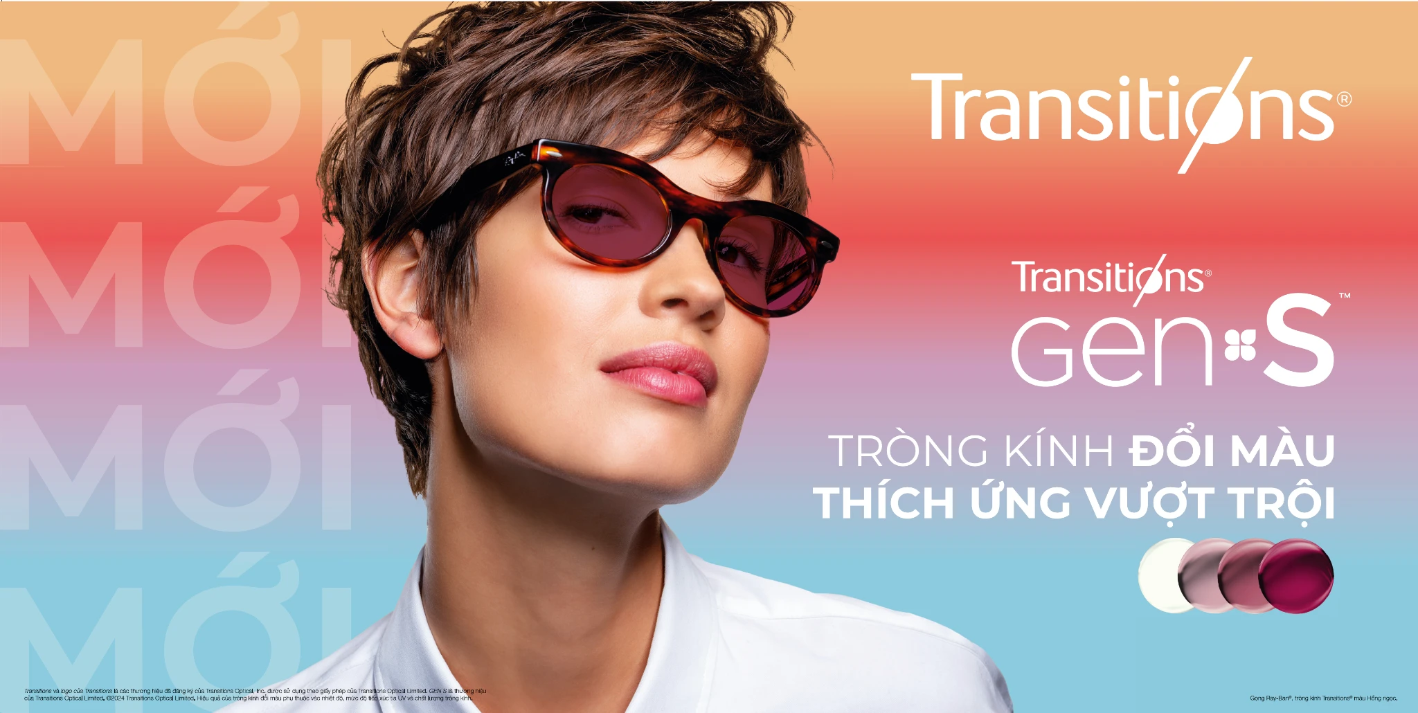 Người mẫu đeo tròng kính đổi màu Transitions Gen S màu Ruby trong bối cảnh ngoài trời